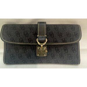 MIS7026- Dooney & Bourke Logo Wallet Gold Lock Closure Red Interior Multi‑Card O